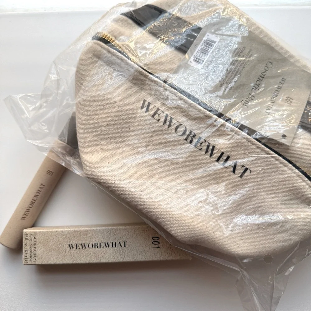 NWT WeWoreWhat Gift Set Cream Cosmetic Bag + 001 Travel Size